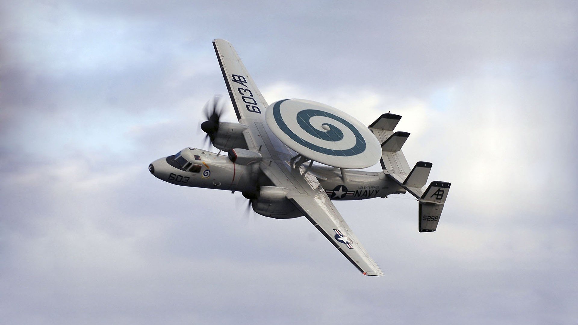 越野自行车环湖赛，粉色夕阳下的极速狂飙，环湖自行车比赛