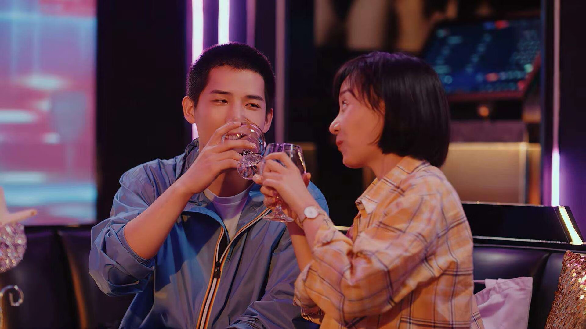 爱游戏体育（AYX）官方APP下载-西班牙与英格兰对决——欧洲足球赛事掀起热潮，西班牙与英格兰历史战绩